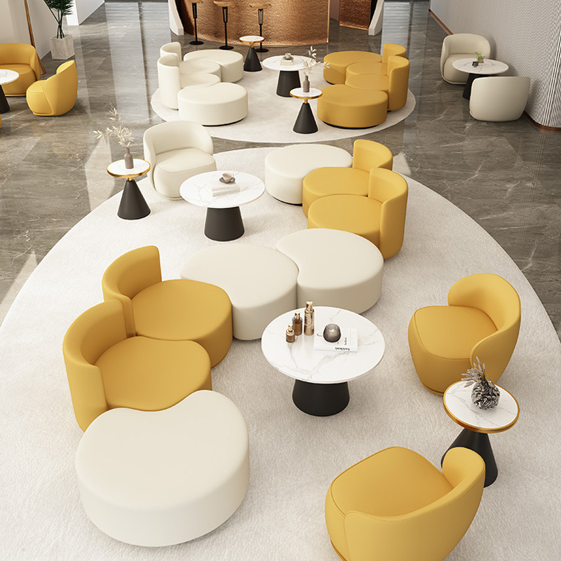 Sofá para área de descanso de  - Coffee Tea Lounge reseña y precio