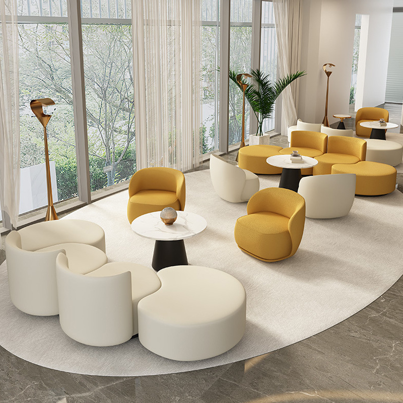 Sofá para área de descanso de  - Coffee Tea Lounge reseña y precio